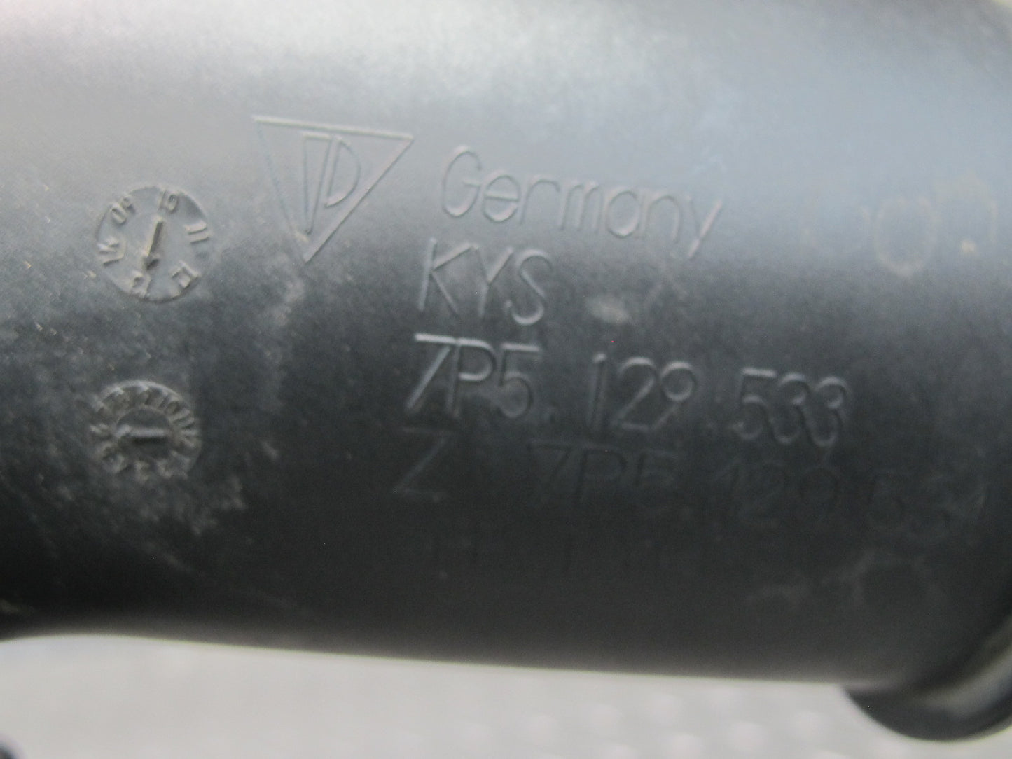 2011-2014 Porsche Cayenne S 958 4.8L Front Right Air Intake Cleaner Filter Box