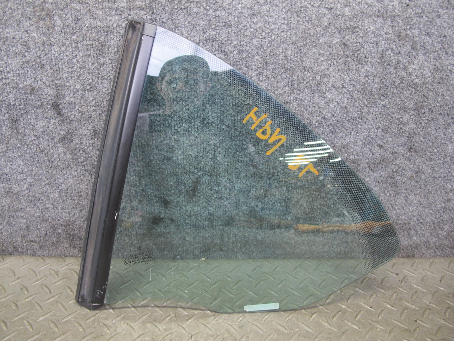 1999-2005 Porsche 911 Carrera 996 Convertible Rear Left Quarter Glass Window
