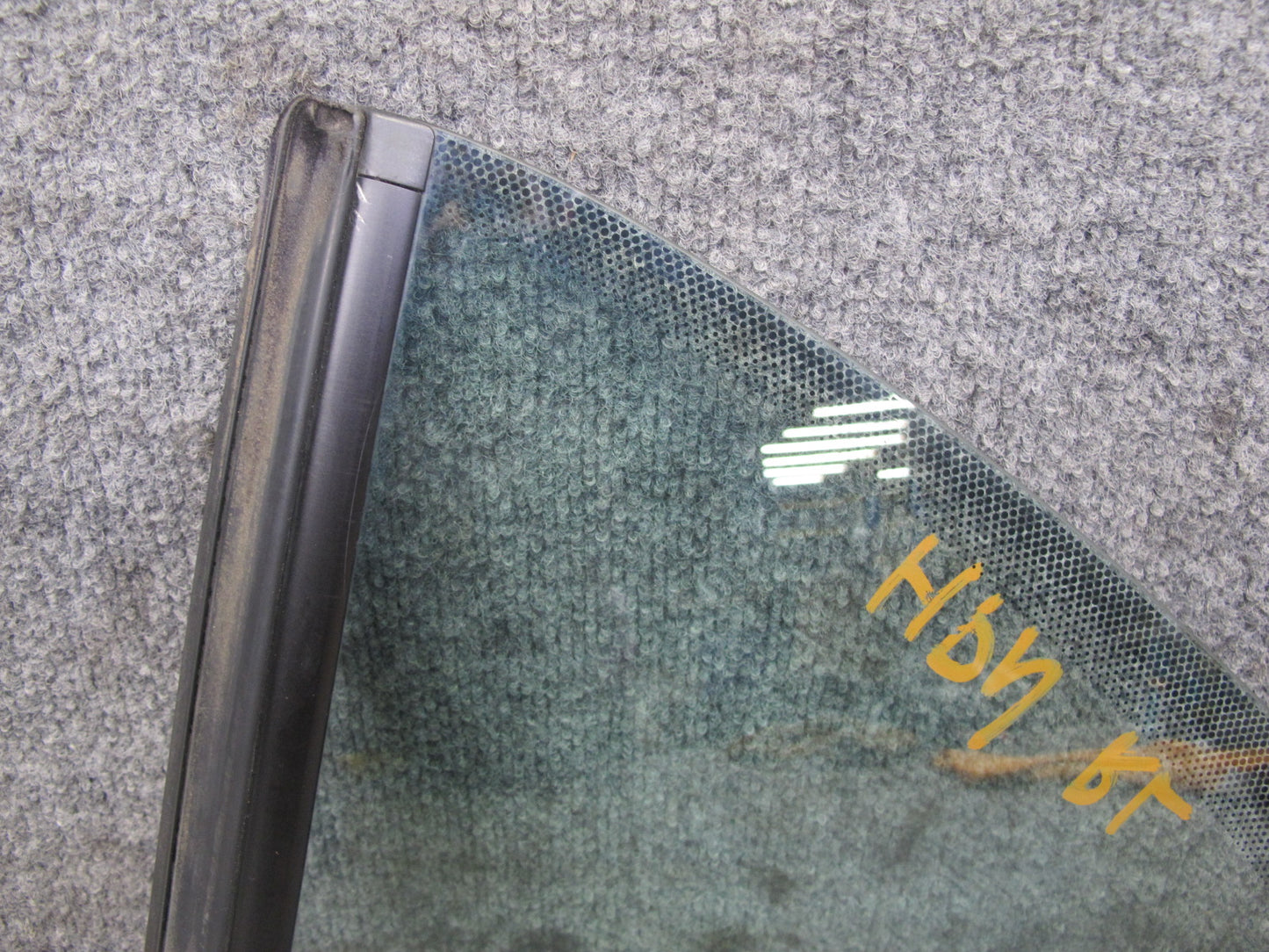 1999-2005 Porsche 911 Carrera 996 Convertible Rear Left Quarter Glass Window