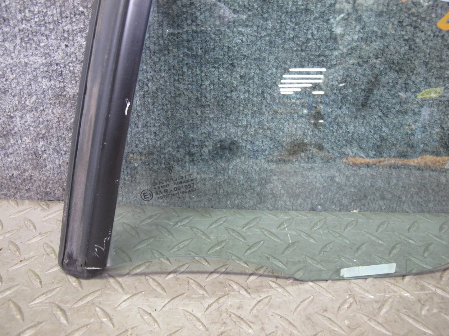 1999-2005 Porsche 911 Carrera 996 Convertible Rear Left Quarter Glass Window