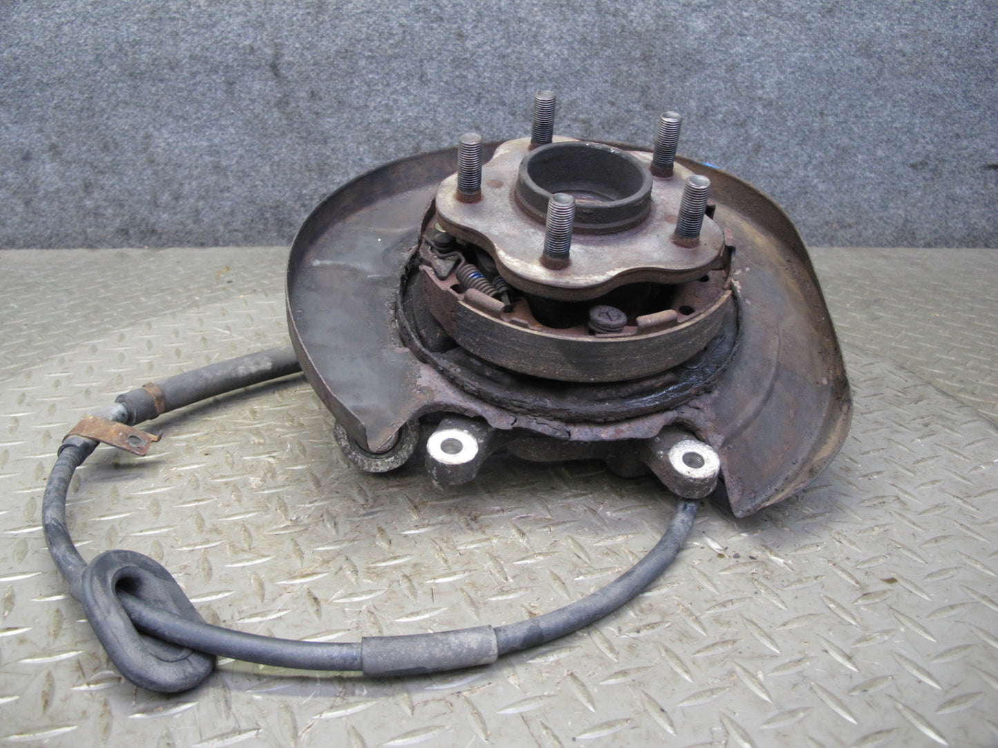 1990 Nissan Z32 300ZX NON Turbo Rear Left Spindle Knuckle Wheel Hub OEM