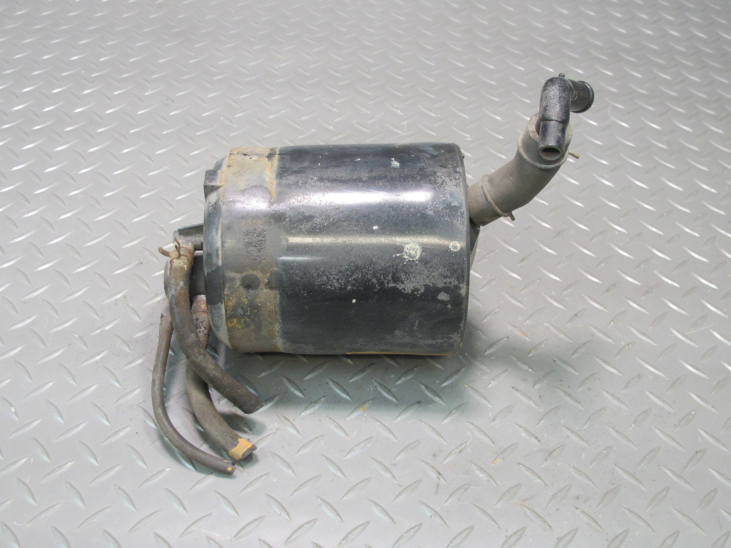 90-95 Nissan Z32 300ZX NA Fuel Evap Vapor Charcoal Canister 14950-30P01 OEM