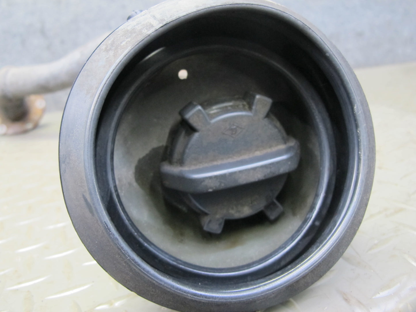 90-93 Nissan Z32 300ZX 2+2 Gas Fuel Tank Filler Neck Pipe w Cap OEM