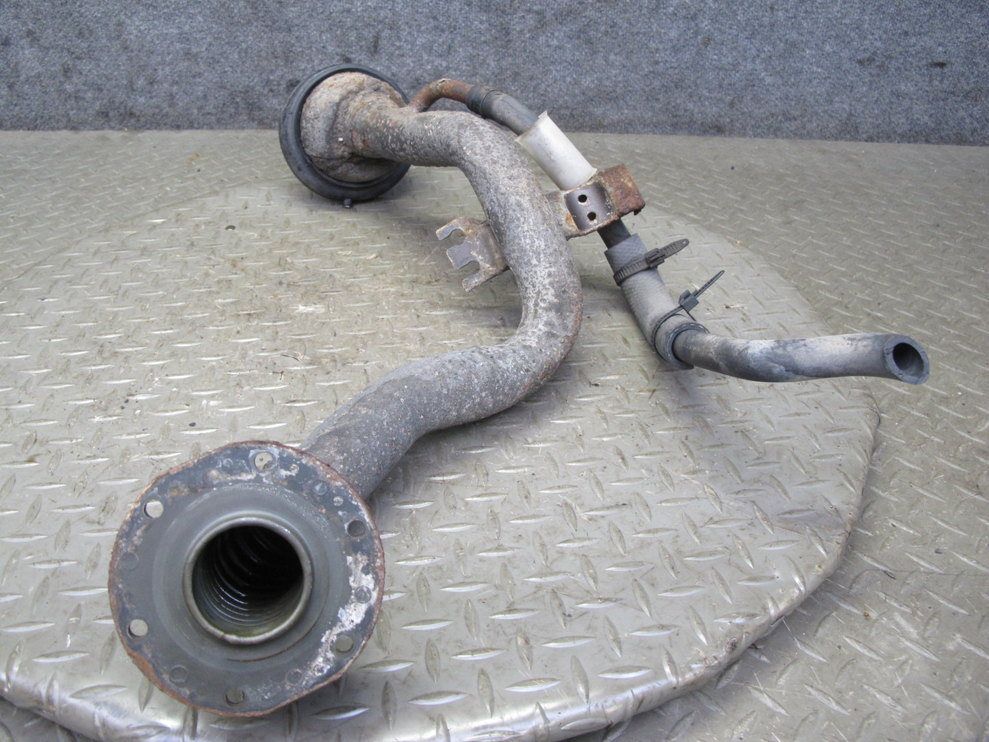 90-93 Nissan Z32 300ZX 2+2 Gas Fuel Tank Filler Neck Pipe w Cap OEM