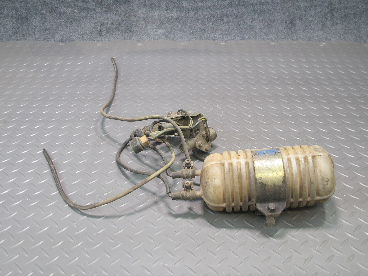 77-78 Datsun S30 280Z A/C Vaccum Bottle Canister w Vacuum Solenoids OEM