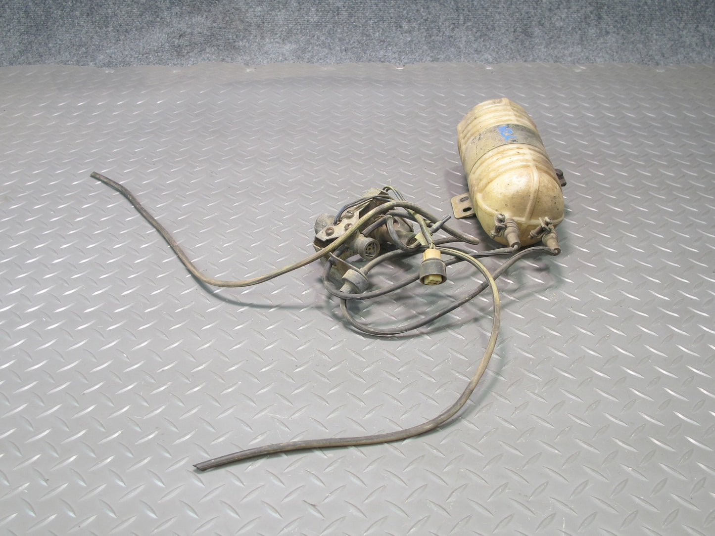 77-78 Datsun S30 280Z A/C Vaccum Bottle Canister w Vacuum Solenoids OEM
