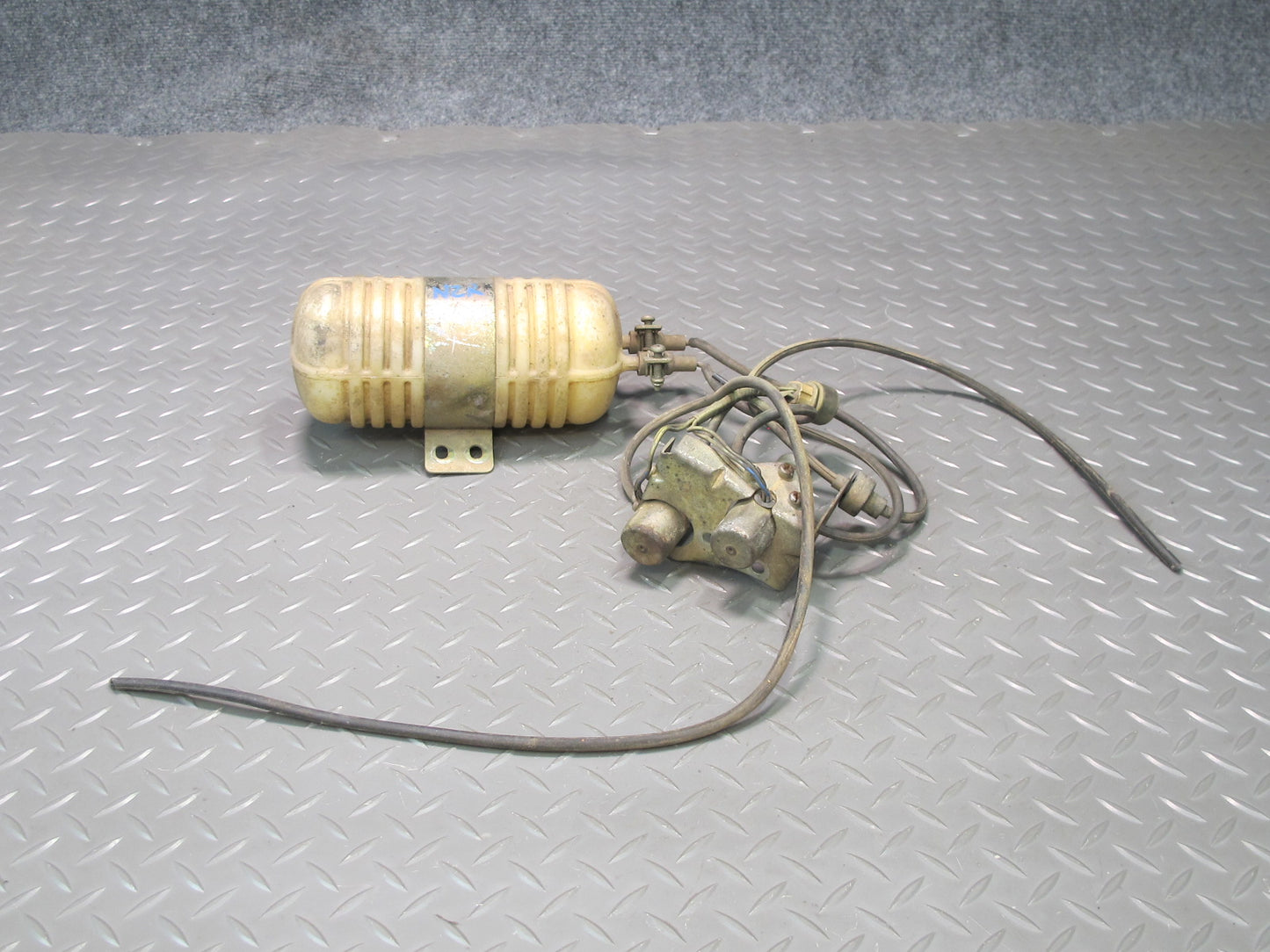 77-78 Datsun S30 280Z A/C Vaccum Bottle Canister w Vacuum Solenoids OEM