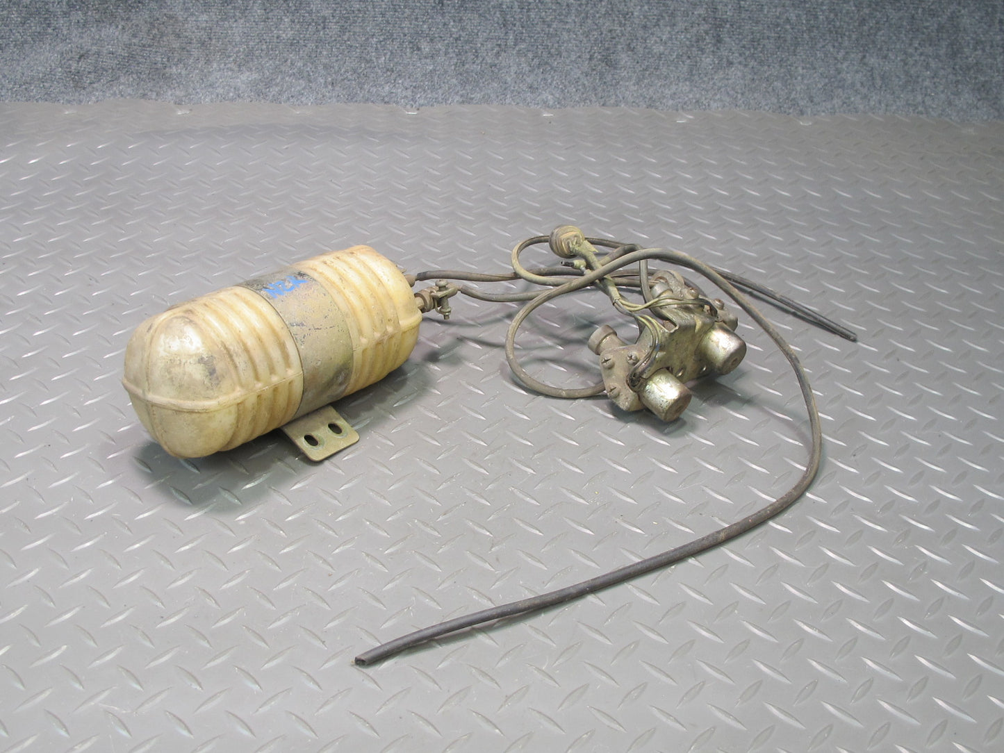 77-78 Datsun S30 280Z A/C Vaccum Bottle Canister w Vacuum Solenoids OEM