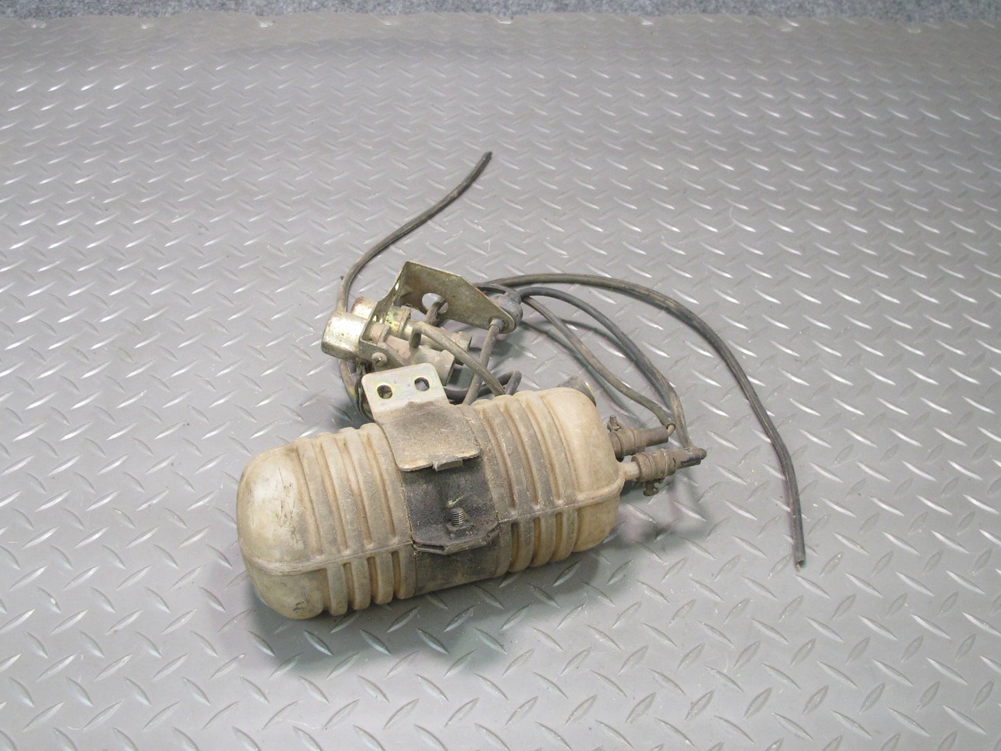 77-78 Datsun S30 280Z A/C Vaccum Bottle Canister w Vacuum Solenoids OEM