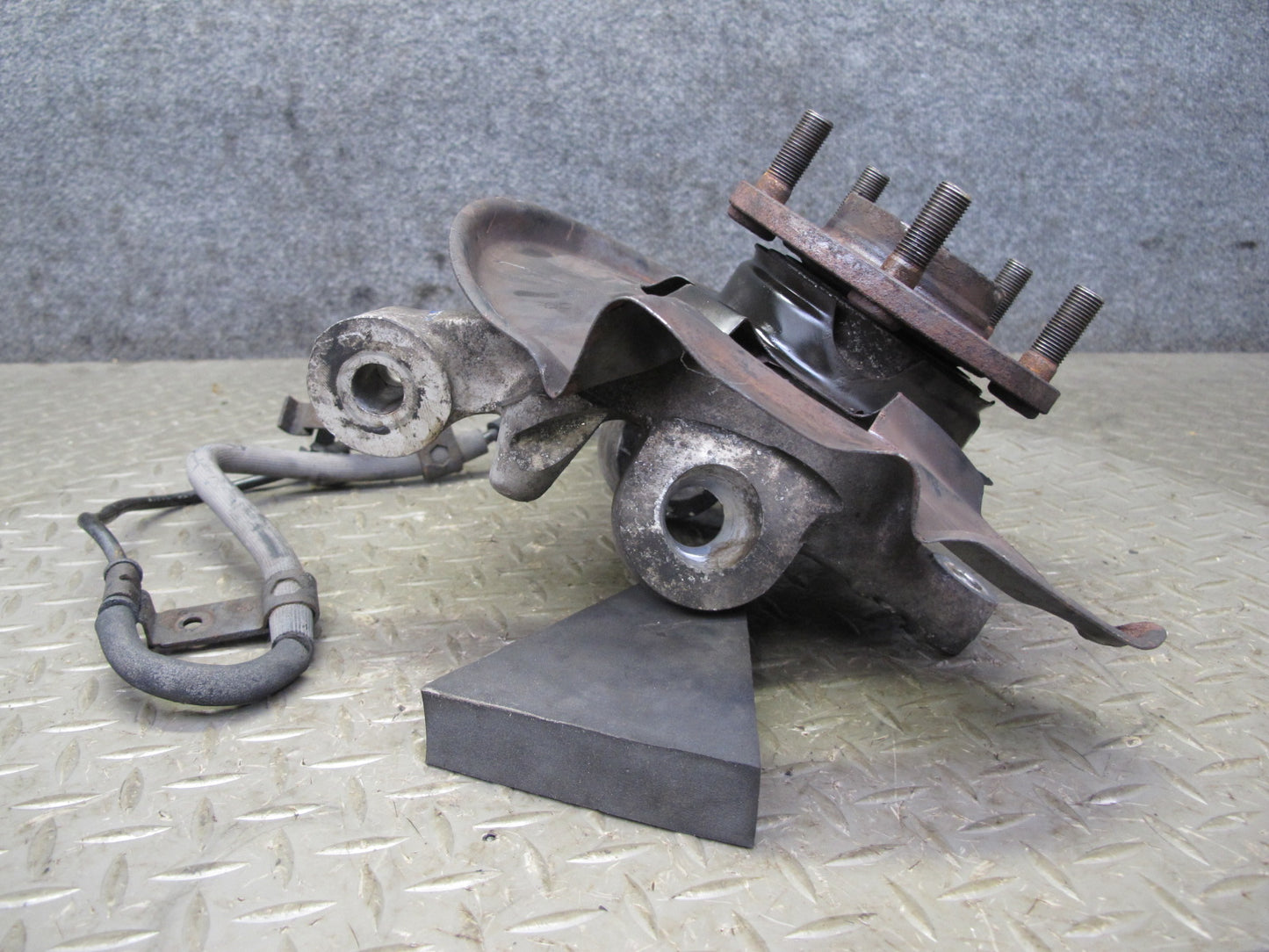 1990 Nissan Z32 300ZX NON Turbo Front Right Spindle Knuckle Wheel Hub OEM