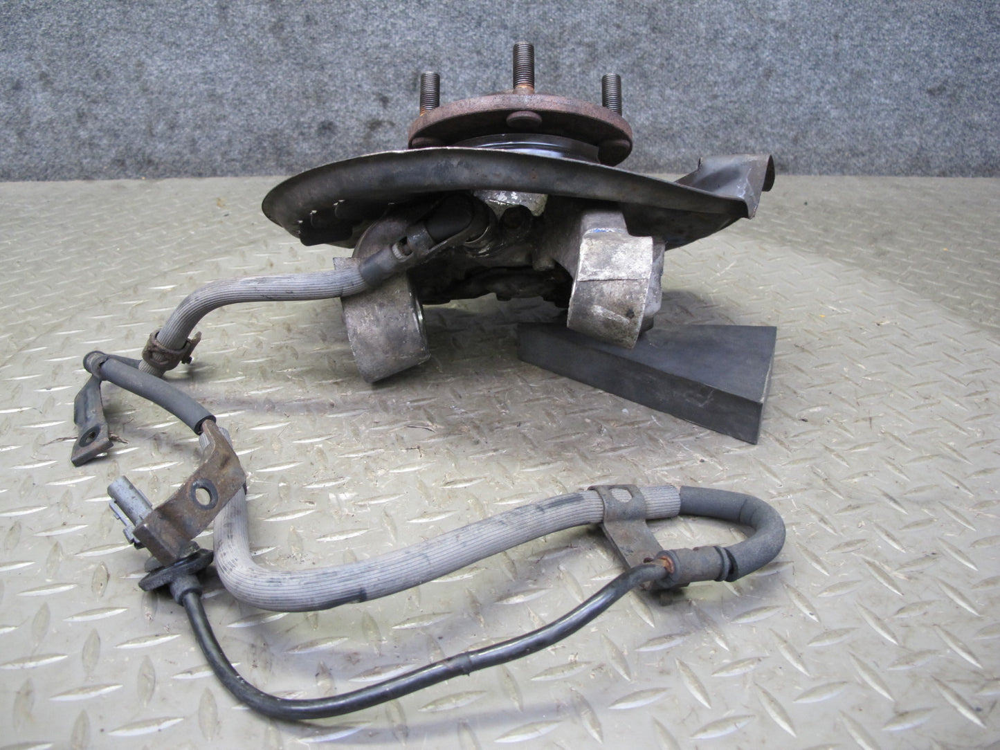 1990 Nissan Z32 300ZX NON Turbo Front Right Spindle Knuckle Wheel Hub OEM