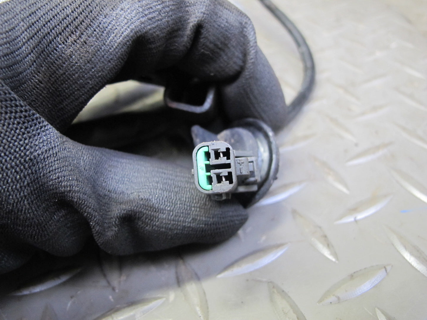 1990 Nissan Z32 300ZX NON Turbo Front Right Spindle Knuckle Wheel Hub OEM