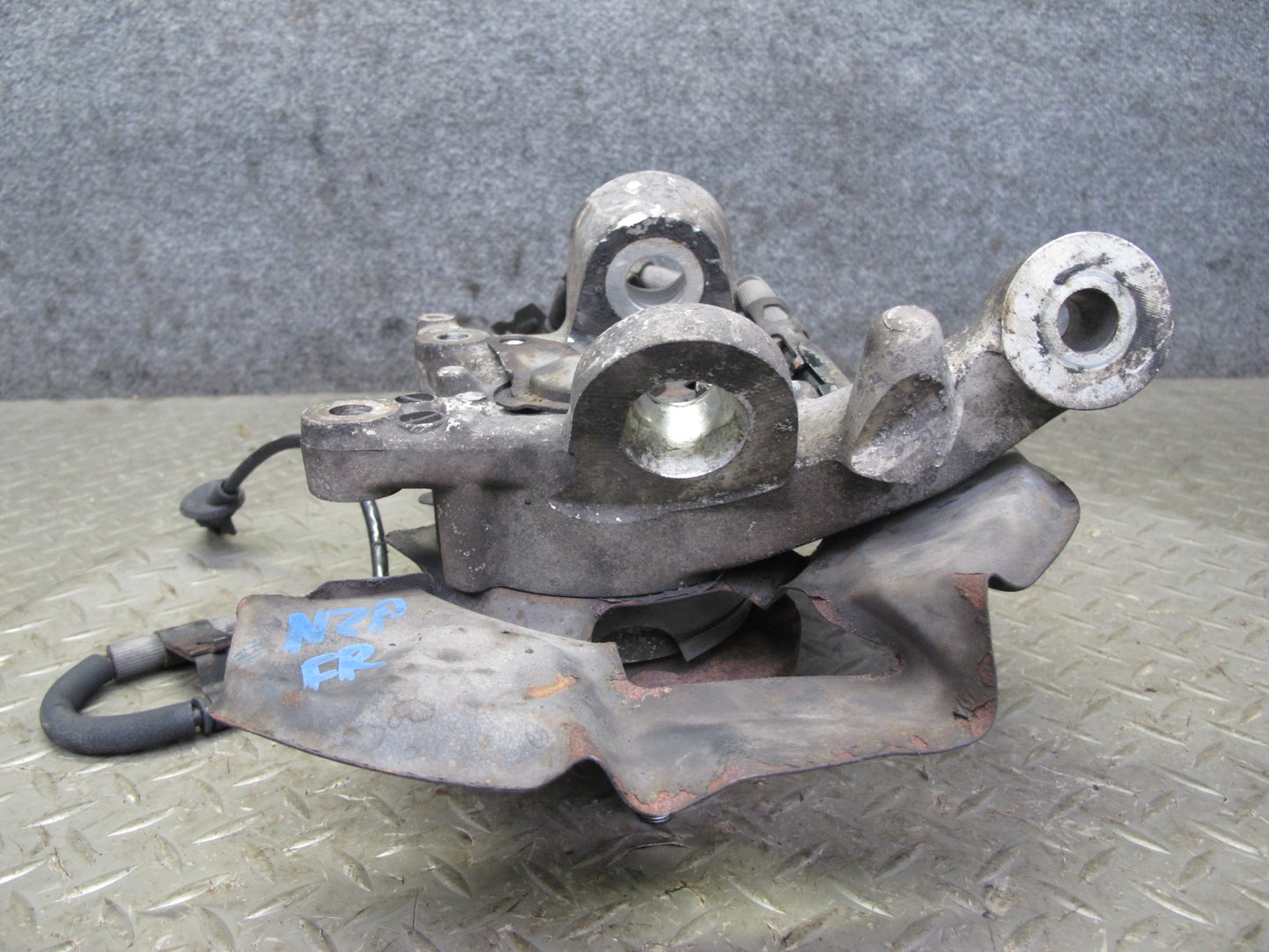 1990 Nissan Z32 300ZX NON Turbo Front Right Spindle Knuckle Wheel Hub OEM