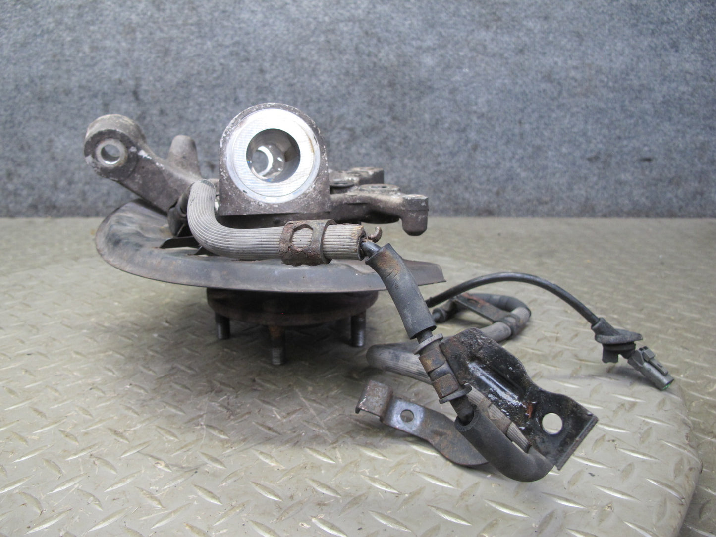 1990 Nissan Z32 300ZX NON Turbo Front Right Spindle Knuckle Wheel Hub OEM