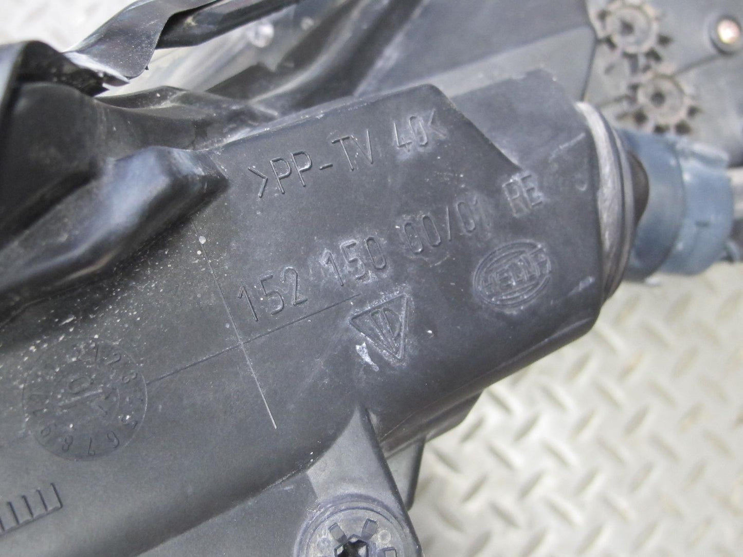 2002-2005 Porsche 911 996 Carrera Front Right Xenon HID Headlight Lamp w Ballast