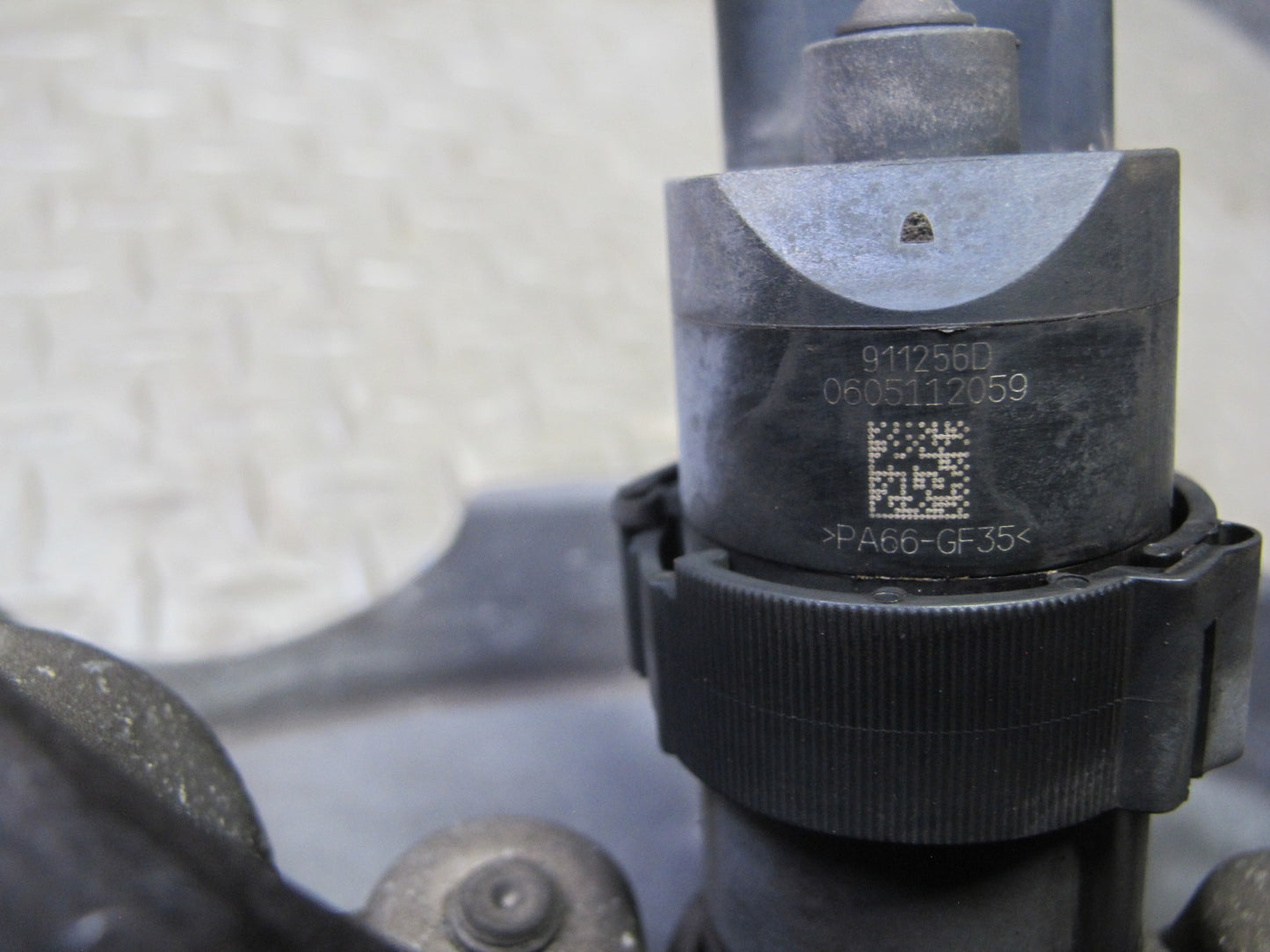 2011-2018 Porsche Cayenne 958 AWD Rear Left Spindle Knuckle Wheel Hub Bearing