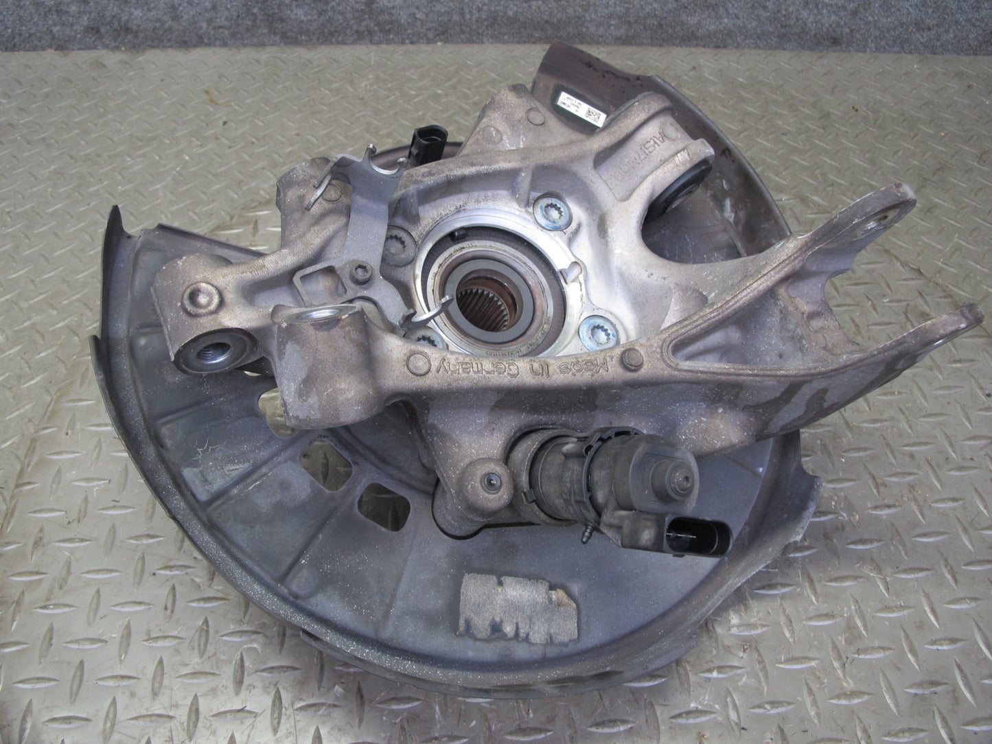 2011-2018 Porsche Cayenne 958 AWD Rear Left Spindle Knuckle Wheel Hub Bearing
