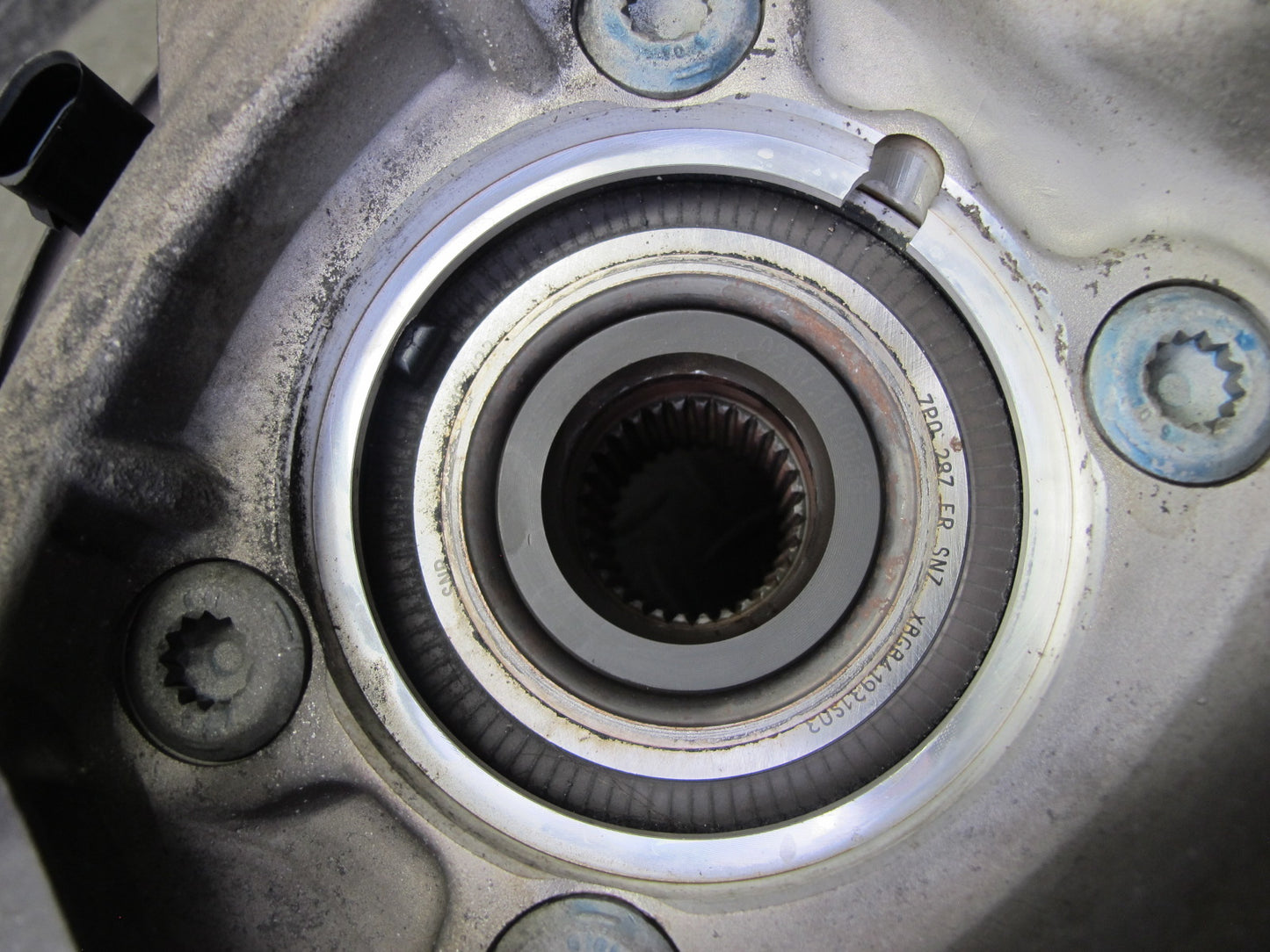 2011-2018 Porsche Cayenne 958 AWD Rear Left Spindle Knuckle Wheel Hub Bearing