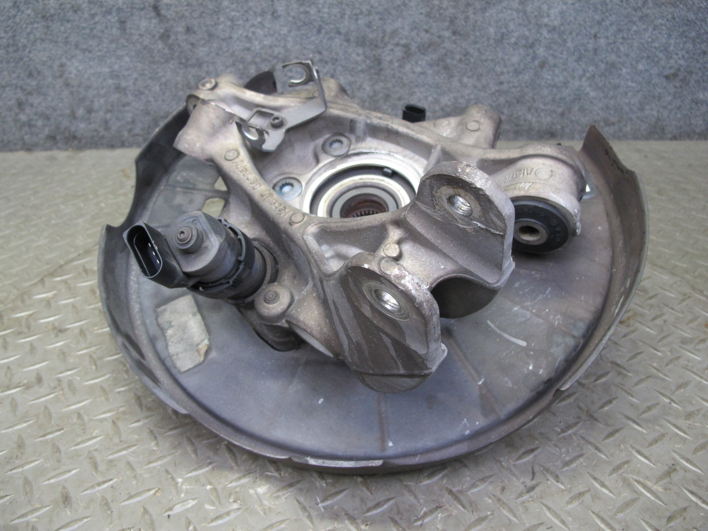 2011-2018 Porsche Cayenne 958 AWD Rear Left Spindle Knuckle Wheel Hub Bearing