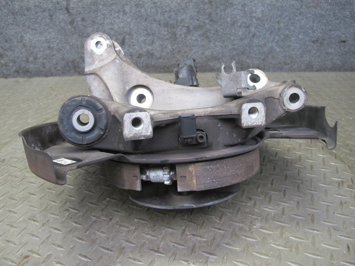 2011-2018 Porsche Cayenne 958 AWD Rear Left Spindle Knuckle Wheel Hub Bearing