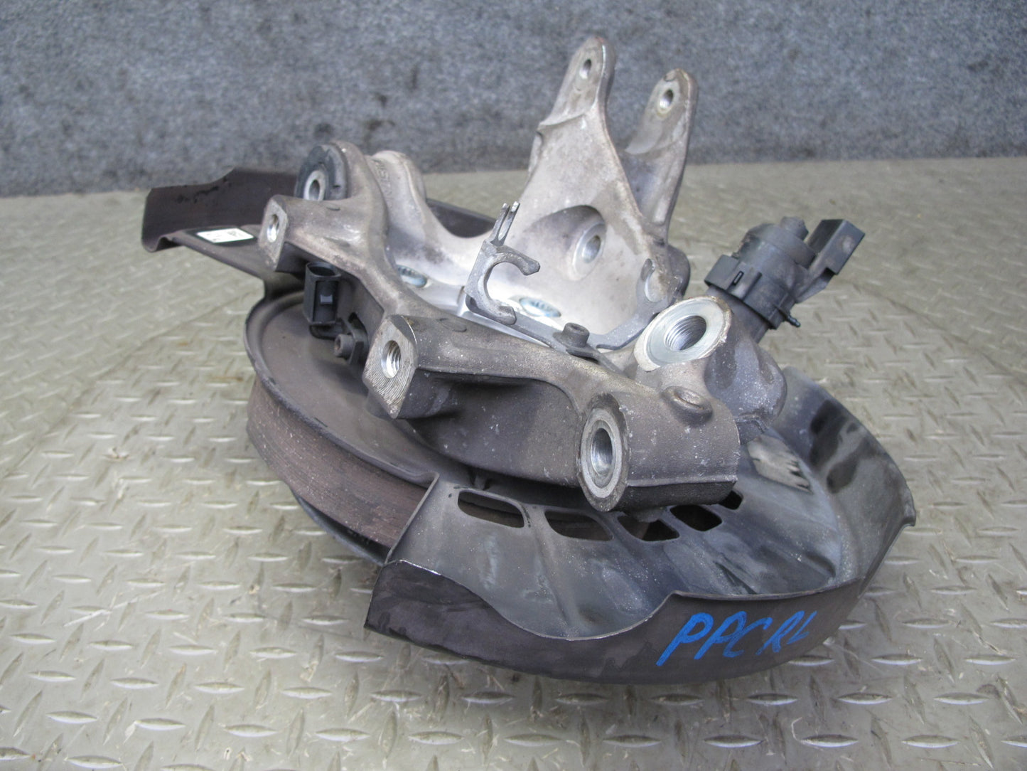 2011-2018 Porsche Cayenne 958 AWD Rear Left Spindle Knuckle Wheel Hub Bearing