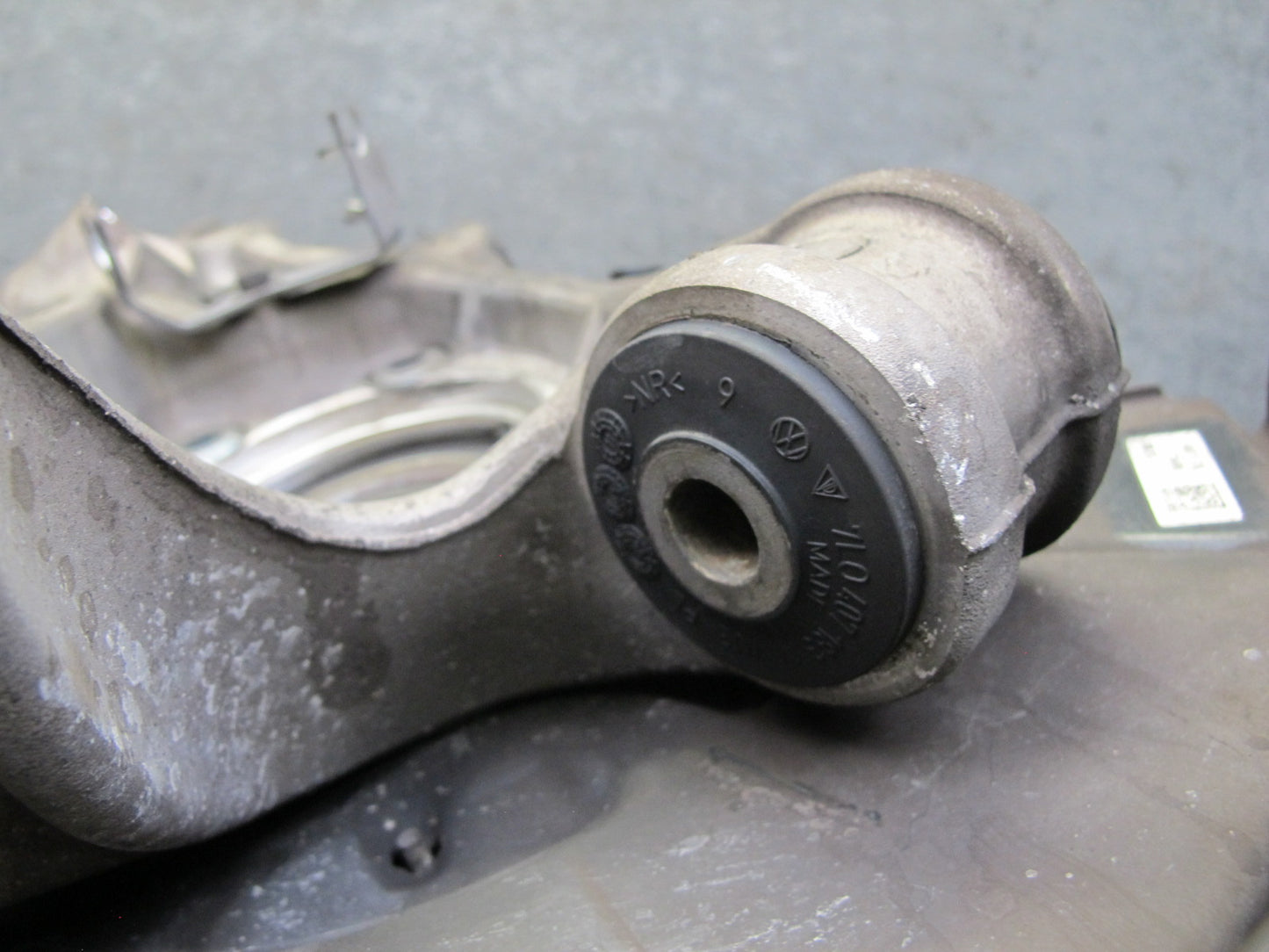 2011-2018 Porsche Cayenne 958 AWD Rear Left Spindle Knuckle Wheel Hub Bearing