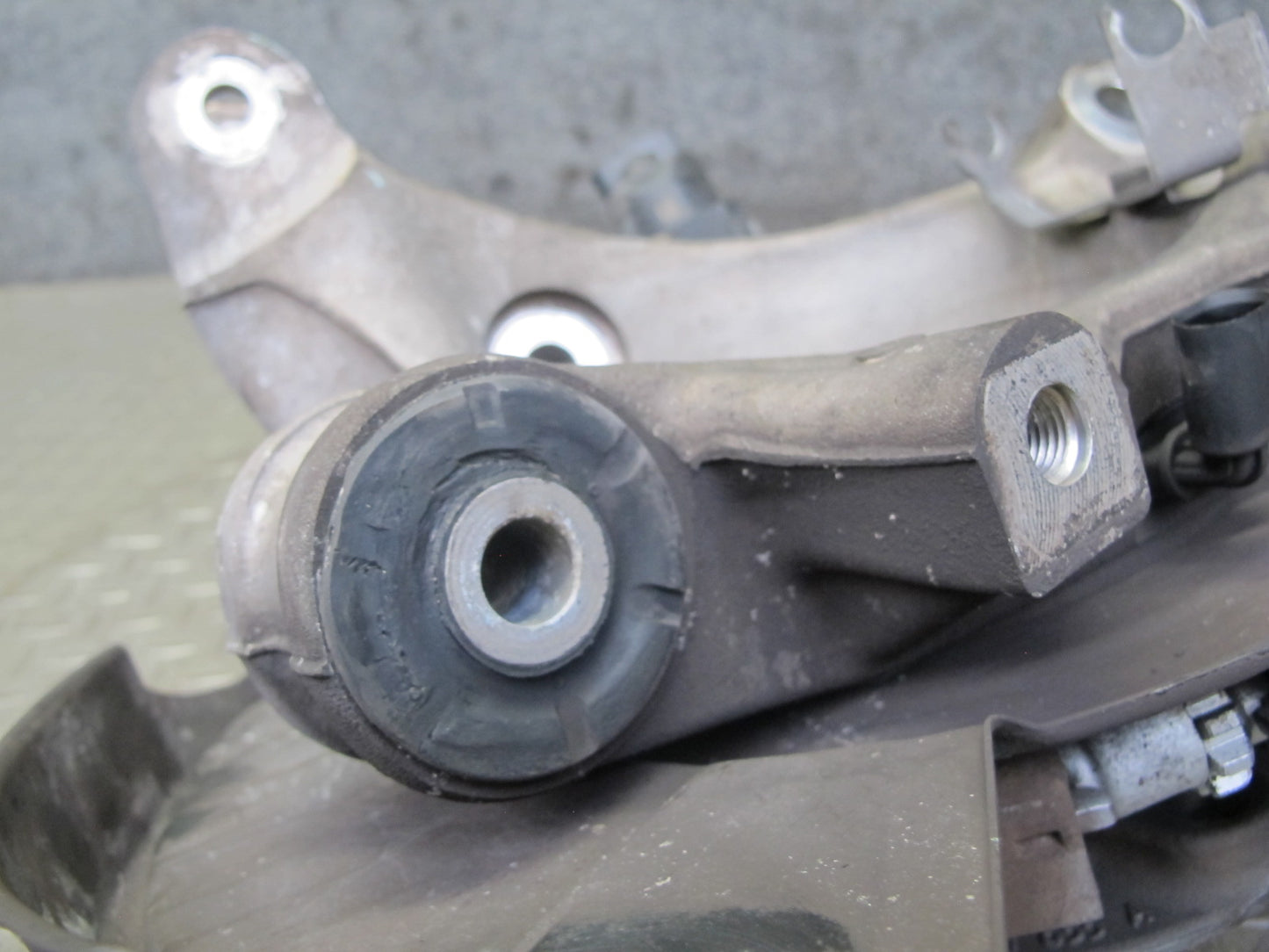 2011-2018 Porsche Cayenne 958 AWD Rear Left Spindle Knuckle Wheel Hub Bearing