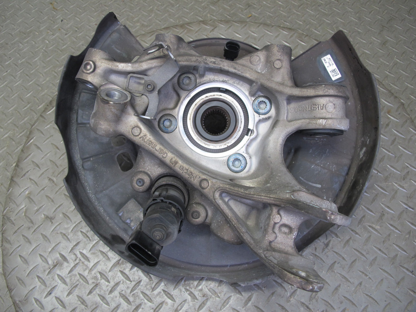 2011-2018 Porsche Cayenne 958 AWD Rear Left Spindle Knuckle Wheel Hub Bearing