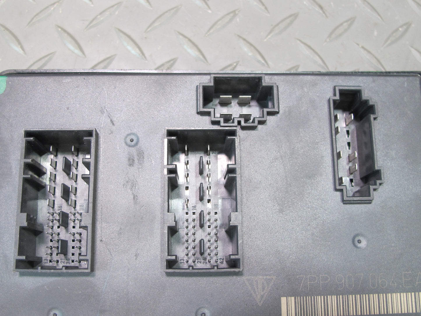 2012 Porsche Cayenne 958 Body Control Module BCM Unit 7PP907064EA