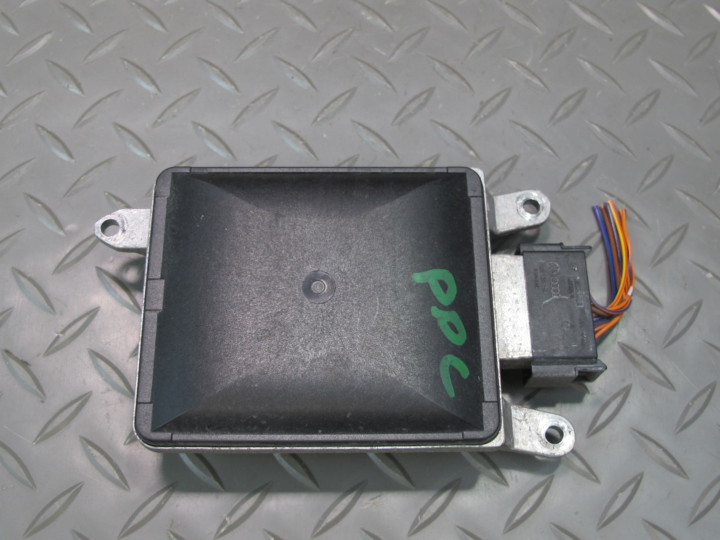 2011-2014 Porsche Cayenne 958 Rear Left Side Blind Spot Sensor Control Module