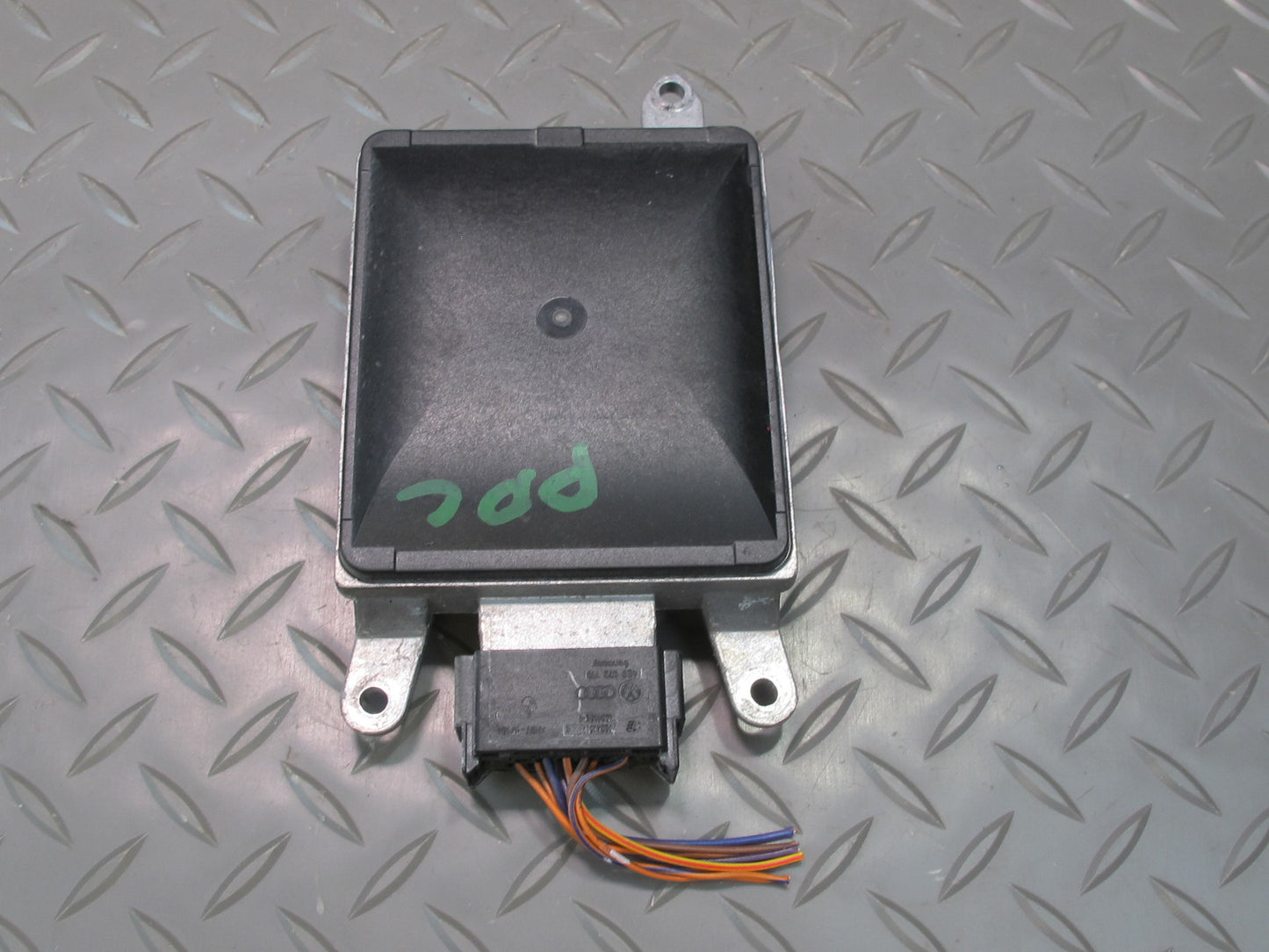 2011-2014 Porsche Cayenne 958 Rear Left Side Blind Spot Sensor Control Module