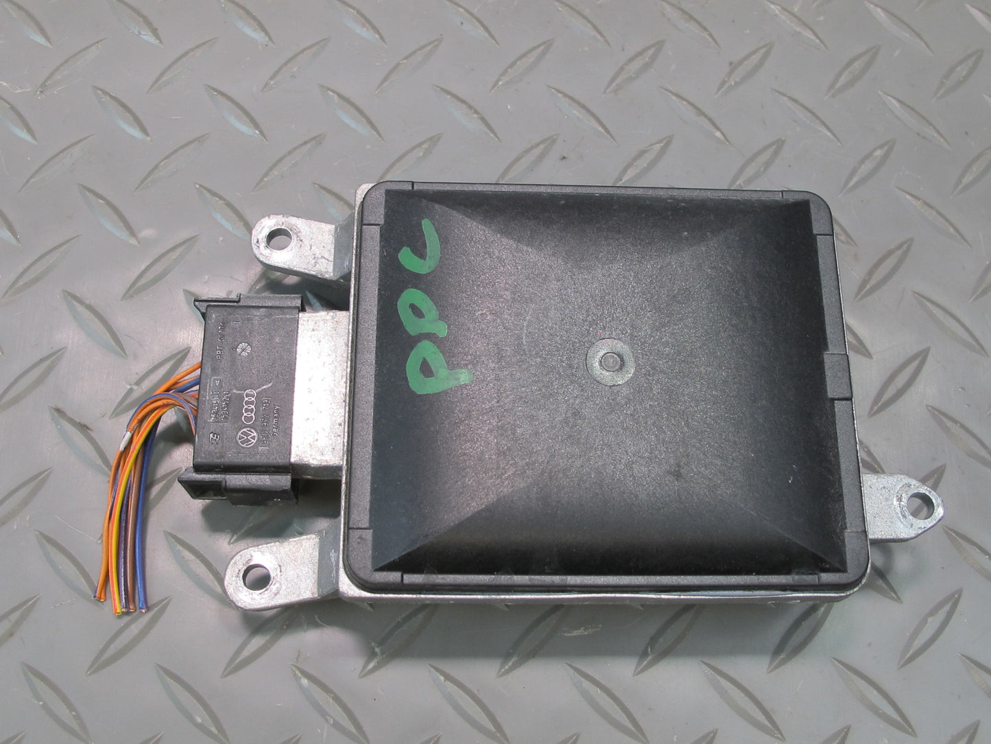 2011-2014 Porsche Cayenne 958 Rear Left Side Blind Spot Sensor Control Module