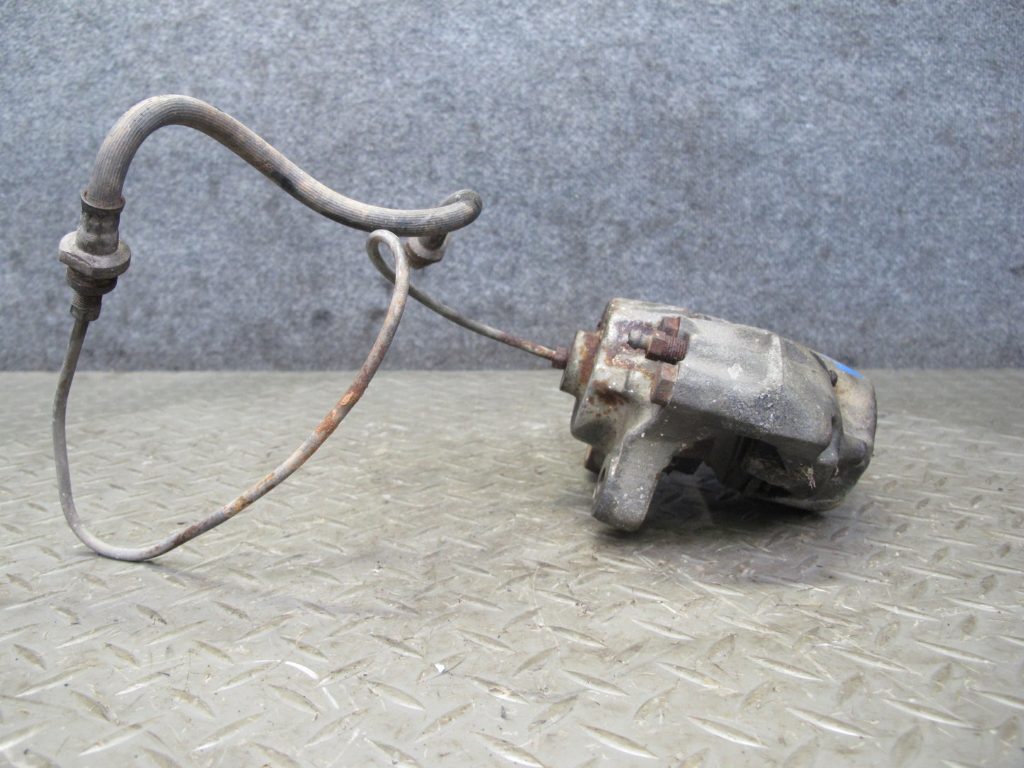 75-78 Datsun S30 280Z Set of 2 Rear Left & Right Sumitomo Brake Caliper OEM