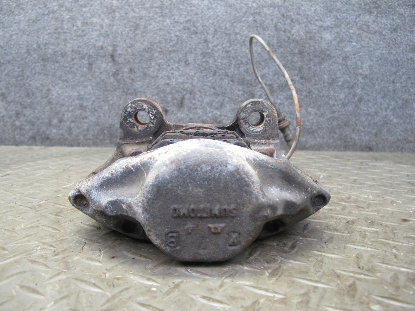 75-78 Datsun S30 280Z Set of 2 Rear Left & Right Sumitomo Brake Caliper OEM