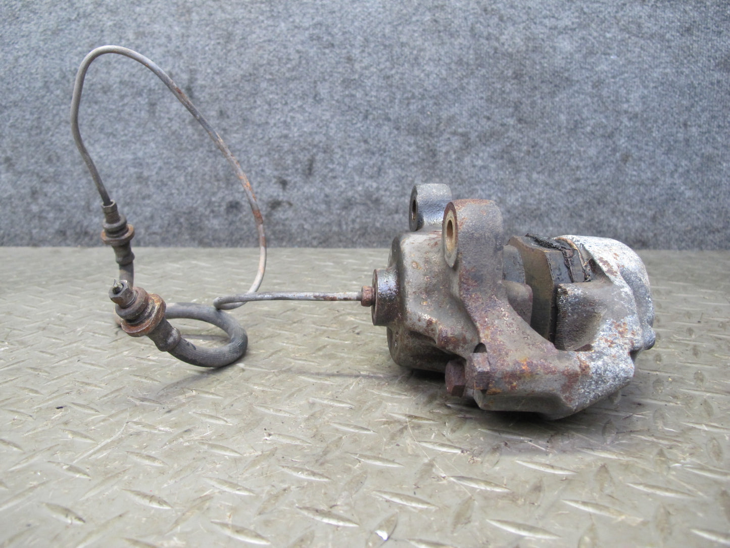 75-78 Datsun S30 280Z Set of 2 Rear Left & Right Sumitomo Brake Caliper OEM