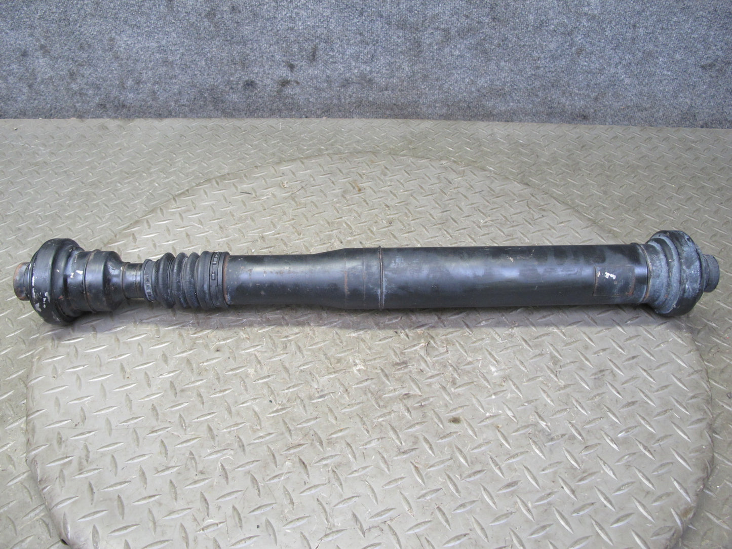 2011-2018 Porsche Cayenne 958 Turbo 4.8L Front Drive Shaft Propeller