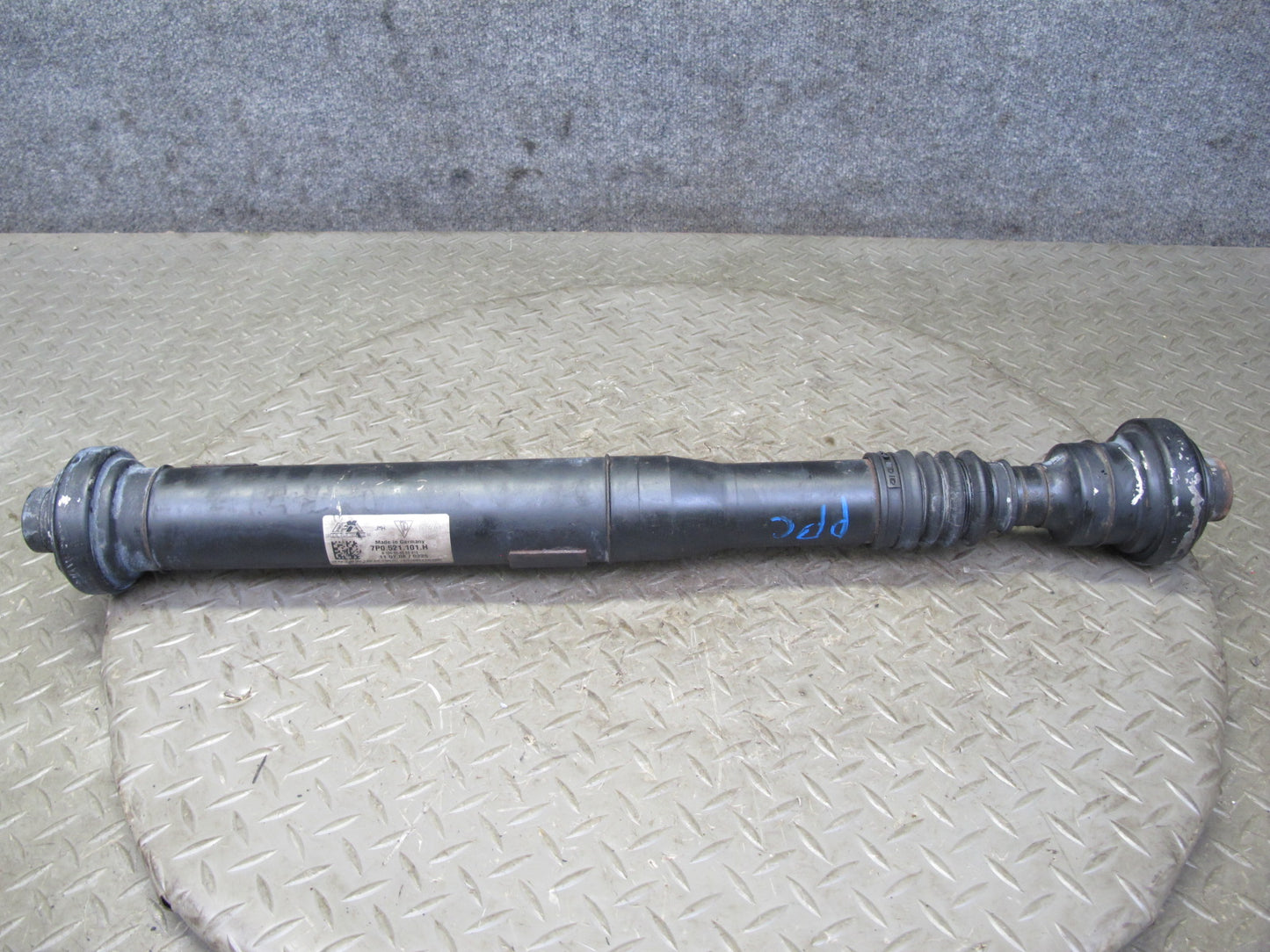 2011-2018 Porsche Cayenne 958 Turbo 4.8L Front Drive Shaft Propeller