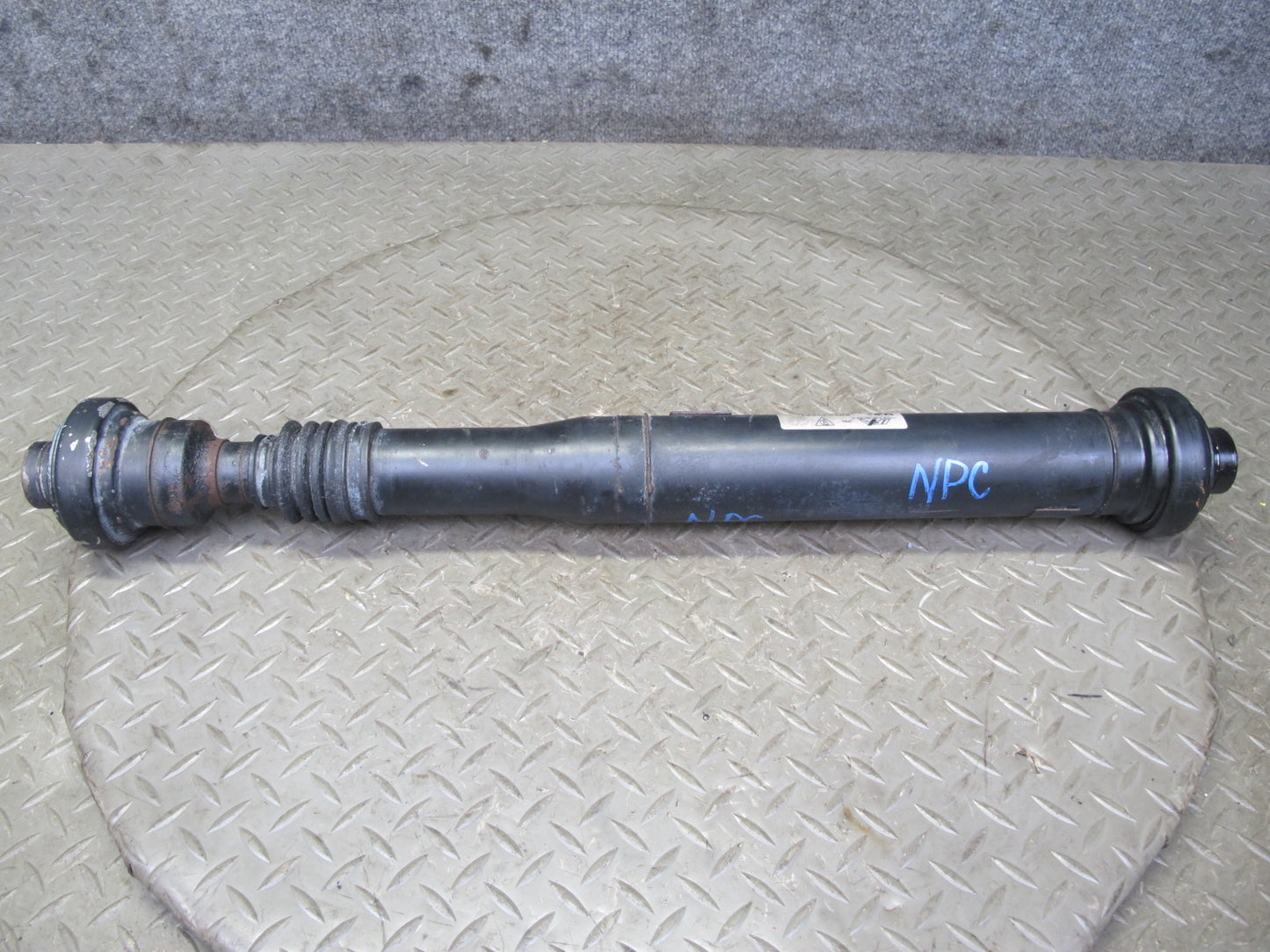 2011-2018 Porsche Cayenne S 958 4.8L Front Drive Shaft Propeller