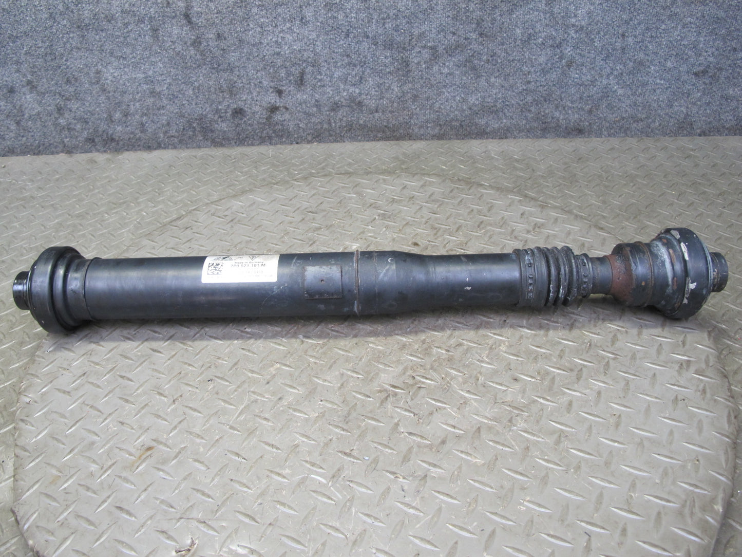 2011-2018 Porsche Cayenne S 958 4.8L Front Drive Shaft Propeller