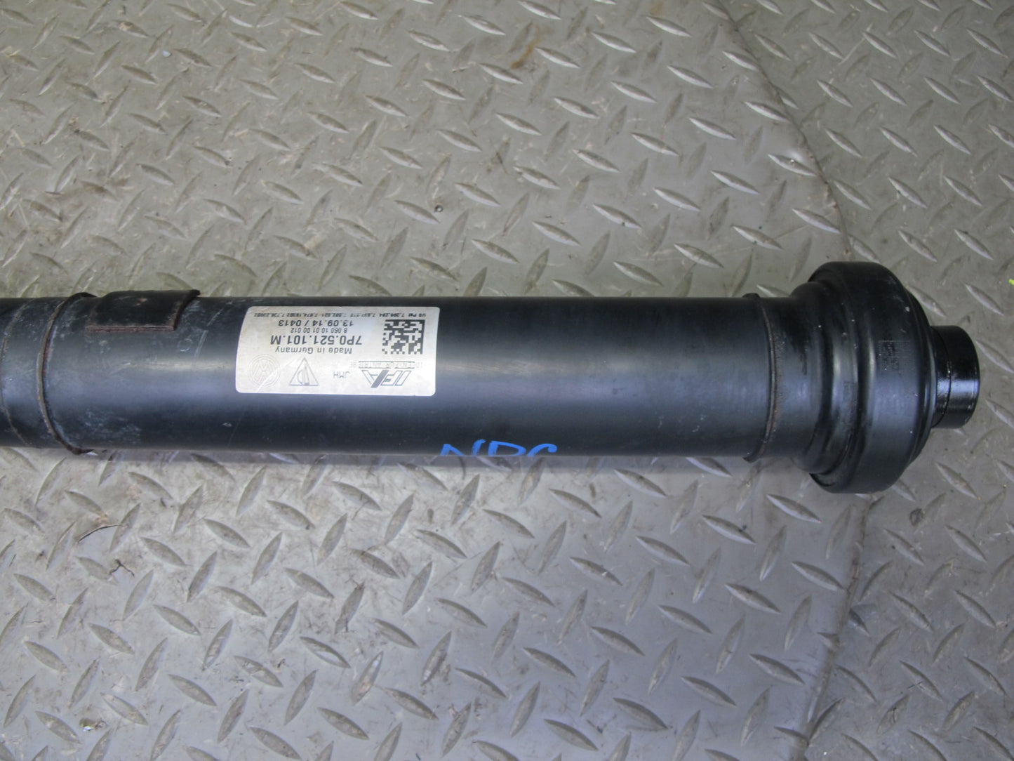 2011-2018 Porsche Cayenne S 958 4.8L Front Drive Shaft Propeller