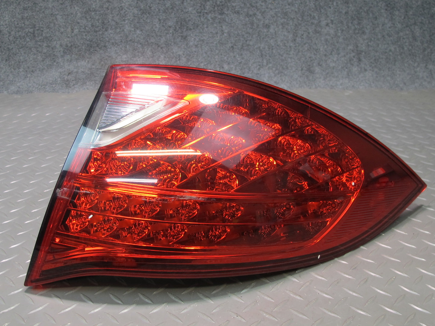 2011-2014 Porsche Cayenne 958 Rear Right Passenger Side Outer Tail Light Lamp