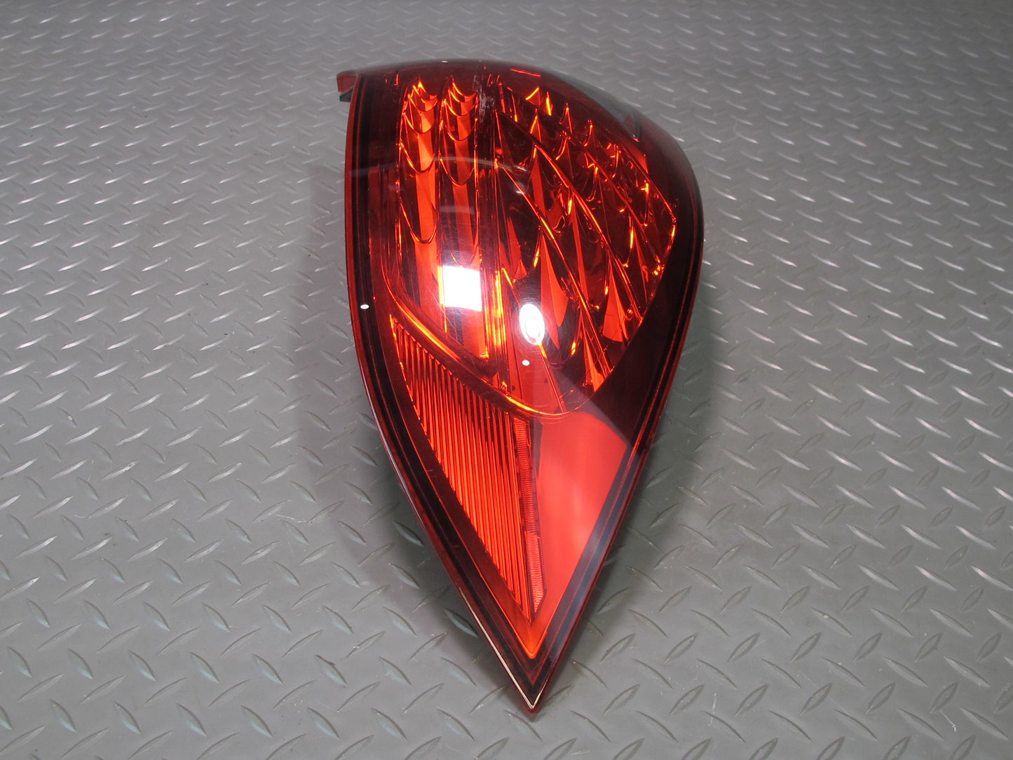 2011-2014 Porsche Cayenne 958 Rear Right Passenger Side Outer Tail Light Lamp