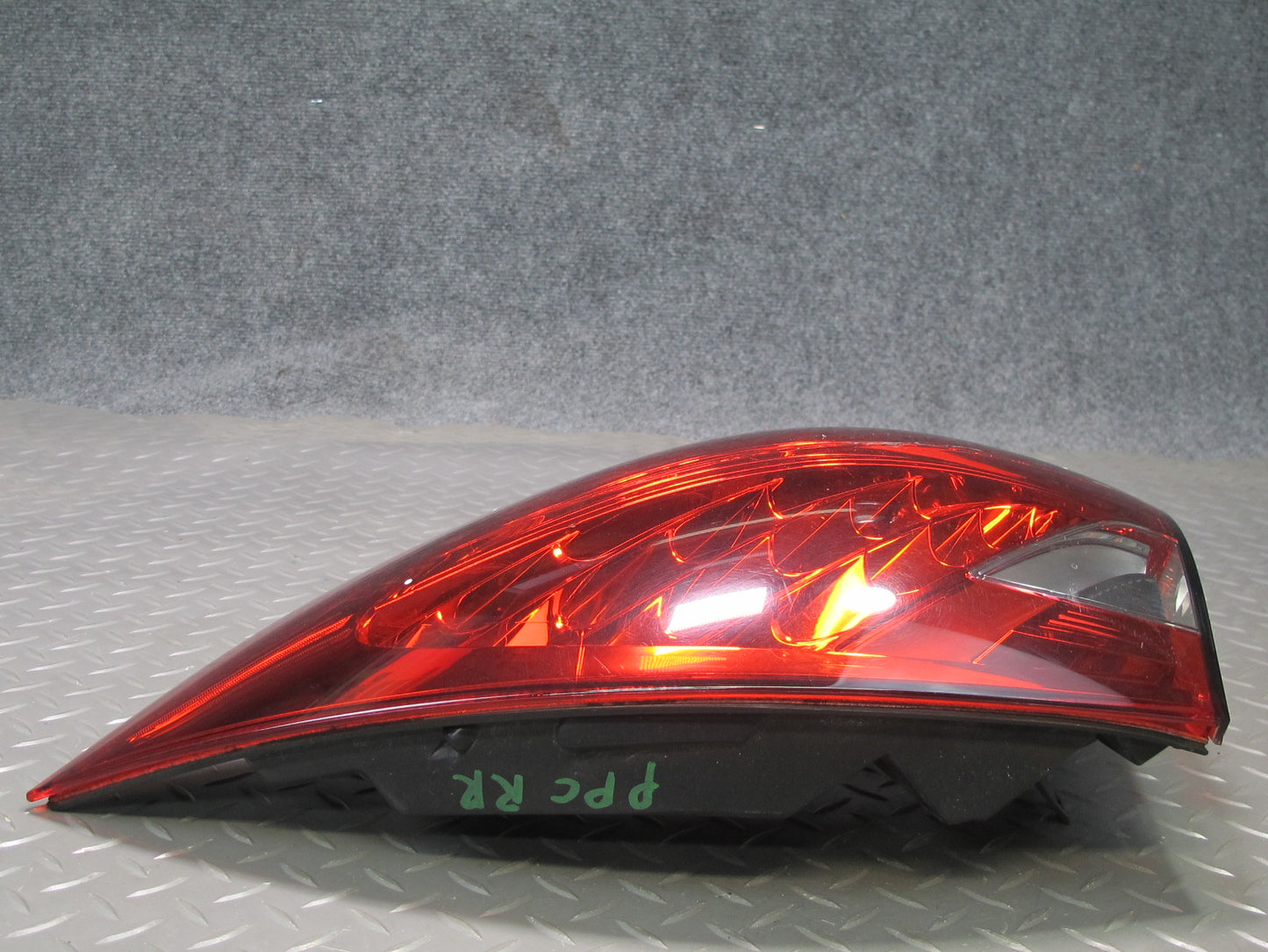 2011-2014 Porsche Cayenne 958 Rear Right Passenger Side Outer Tail Light Lamp