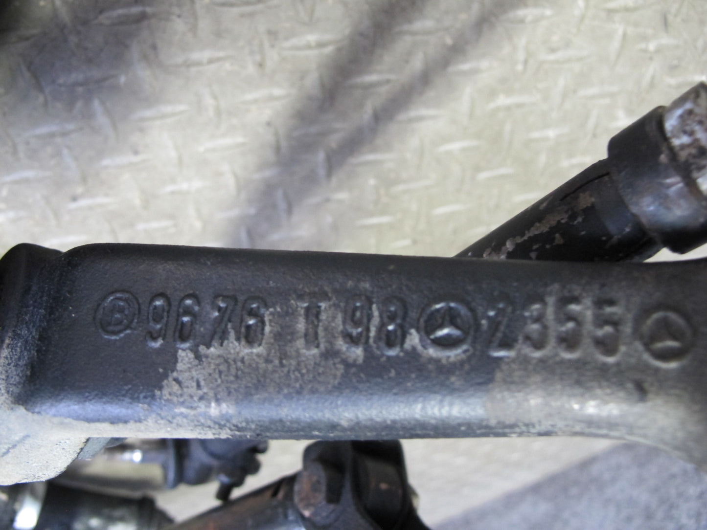 77-85 Mercedes W123 300D Power Steering Gearbox w Gear Rack Linkage OEM