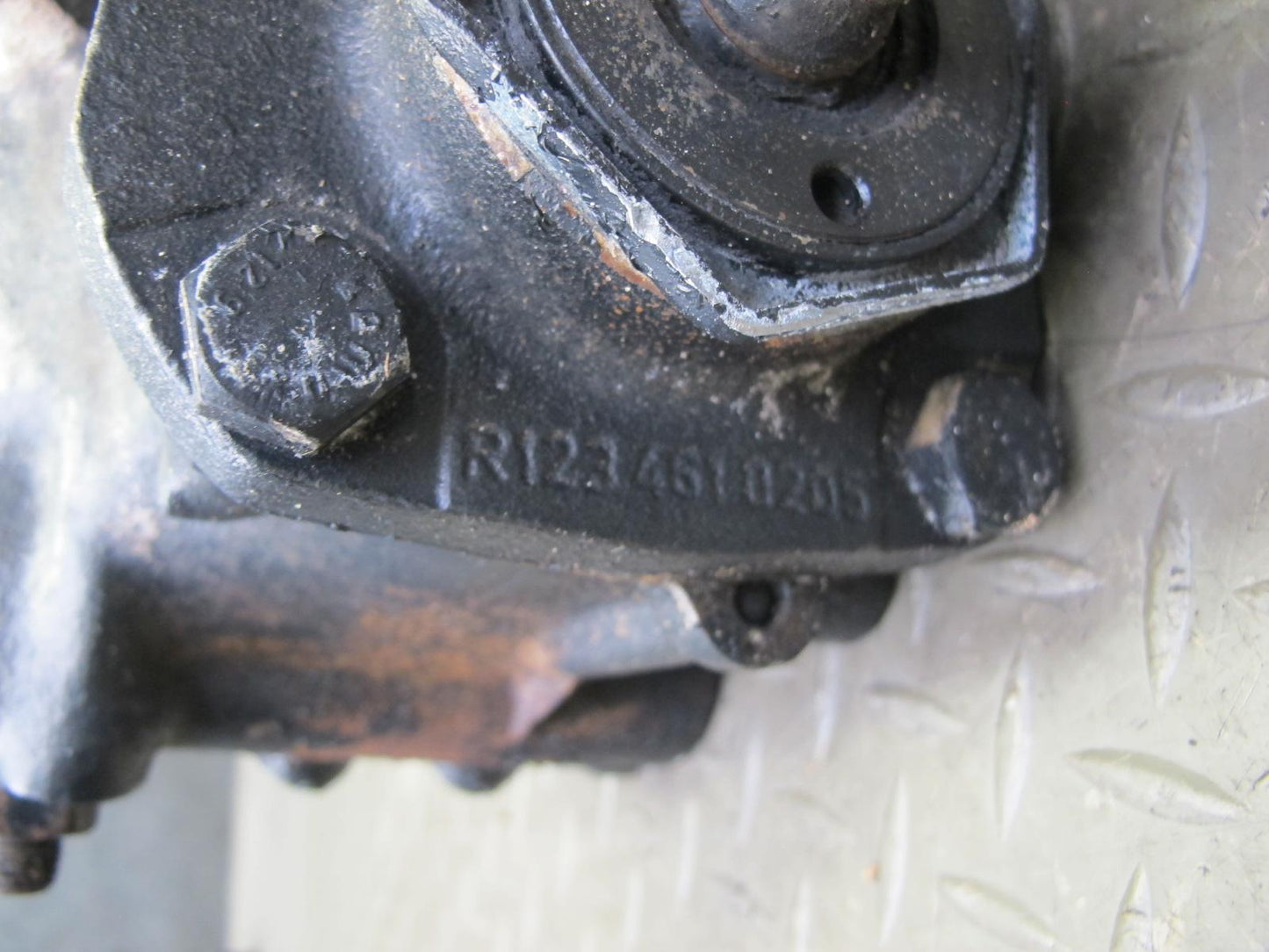 77-85 Mercedes W123 300D Power Steering Gearbox w Gear Rack Linkage OEM