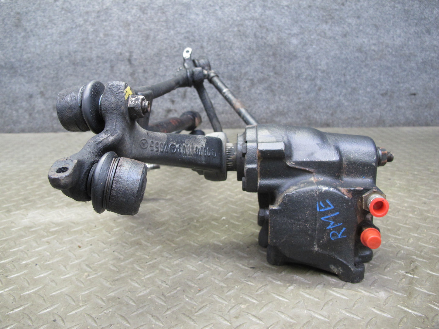 77-85 Mercedes W123 300D Power Steering Gearbox w Gear Rack Linkage OEM