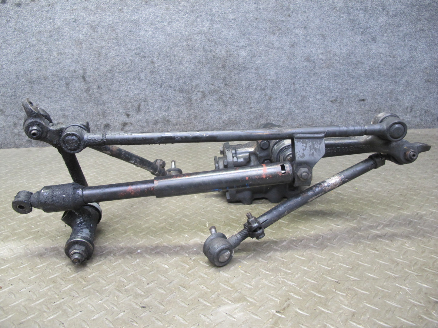 77-85 Mercedes W123 300D Power Steering Gearbox w Gear Rack Linkage OEM