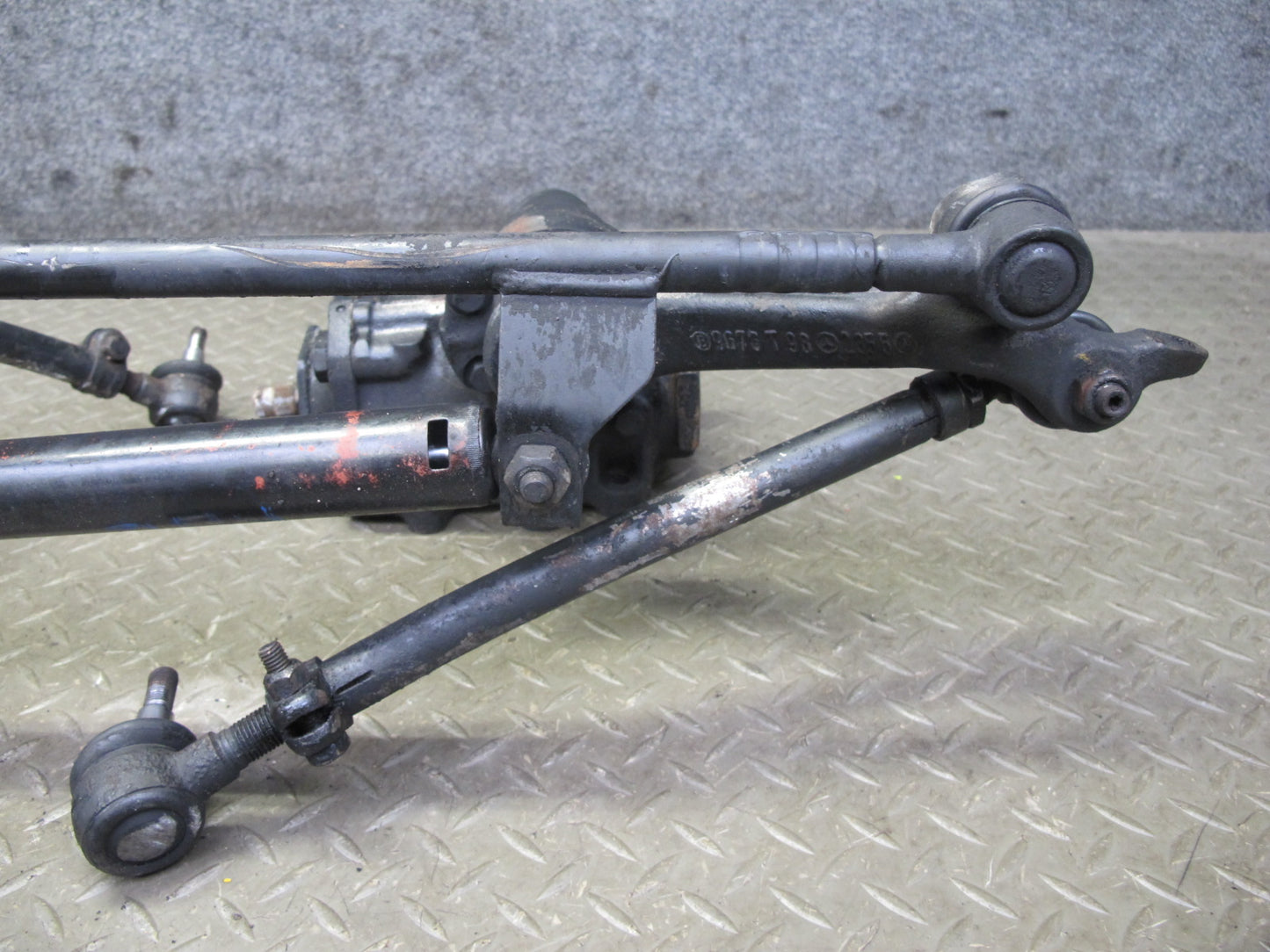 77-85 Mercedes W123 300D Power Steering Gearbox w Gear Rack Linkage OEM