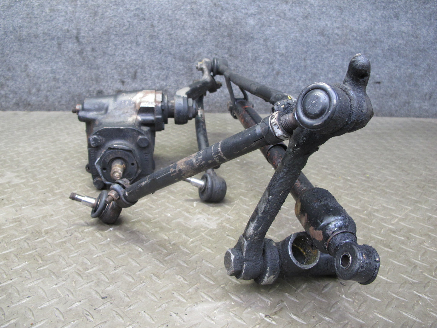 77-85 Mercedes W123 300D Power Steering Gearbox w Gear Rack Linkage OEM