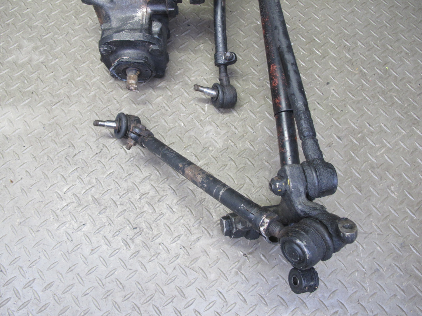 77-85 Mercedes W123 300D Power Steering Gearbox w Gear Rack Linkage OEM